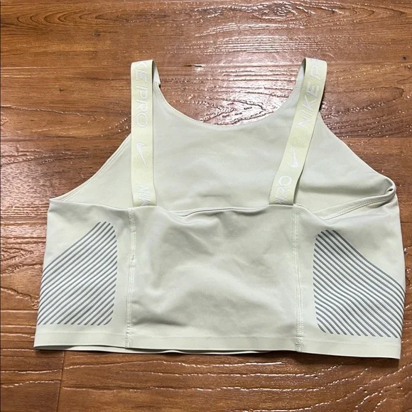 Nike Pro top - Picture 3 of 5